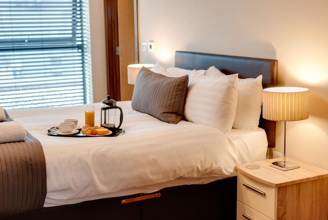 Base Serviced - Duke Street Apartment *
